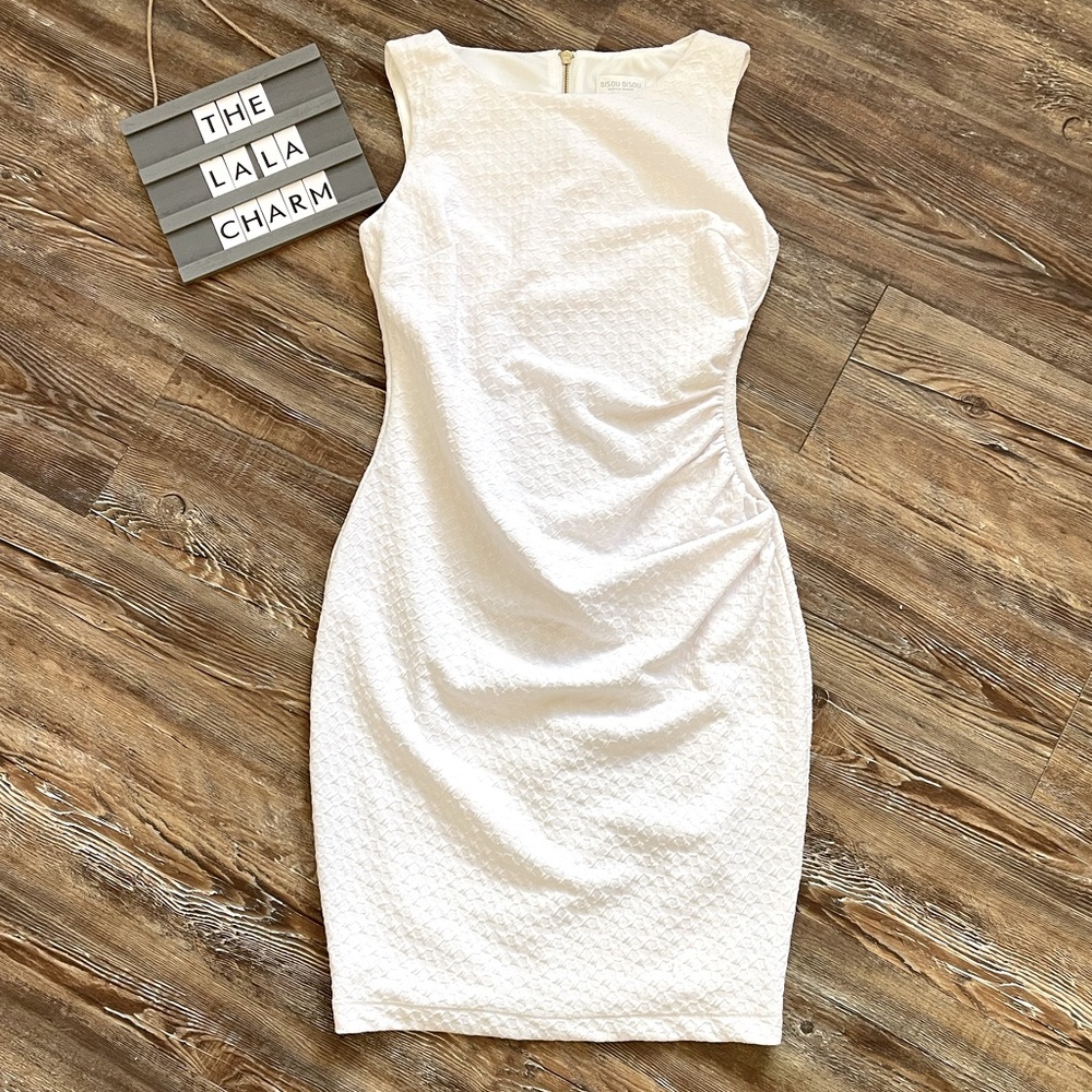 Bisou Bisou White Textured Sleeveless Dress sz 8